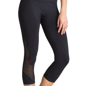 Athleta Breakthrough Laser Cut Capri Black Small
